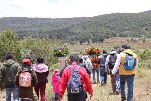 Las personas indígenas llegan a integrarse a la sociedad juarense, principalmente la niñez en las escuelas, la educación suele ser el instrumento integrador 
