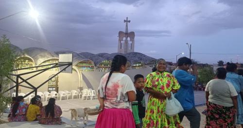 Desde la colonia Tarahumara, construida en el cerro La Bola, se observa la ciudad de El Paso, Texas